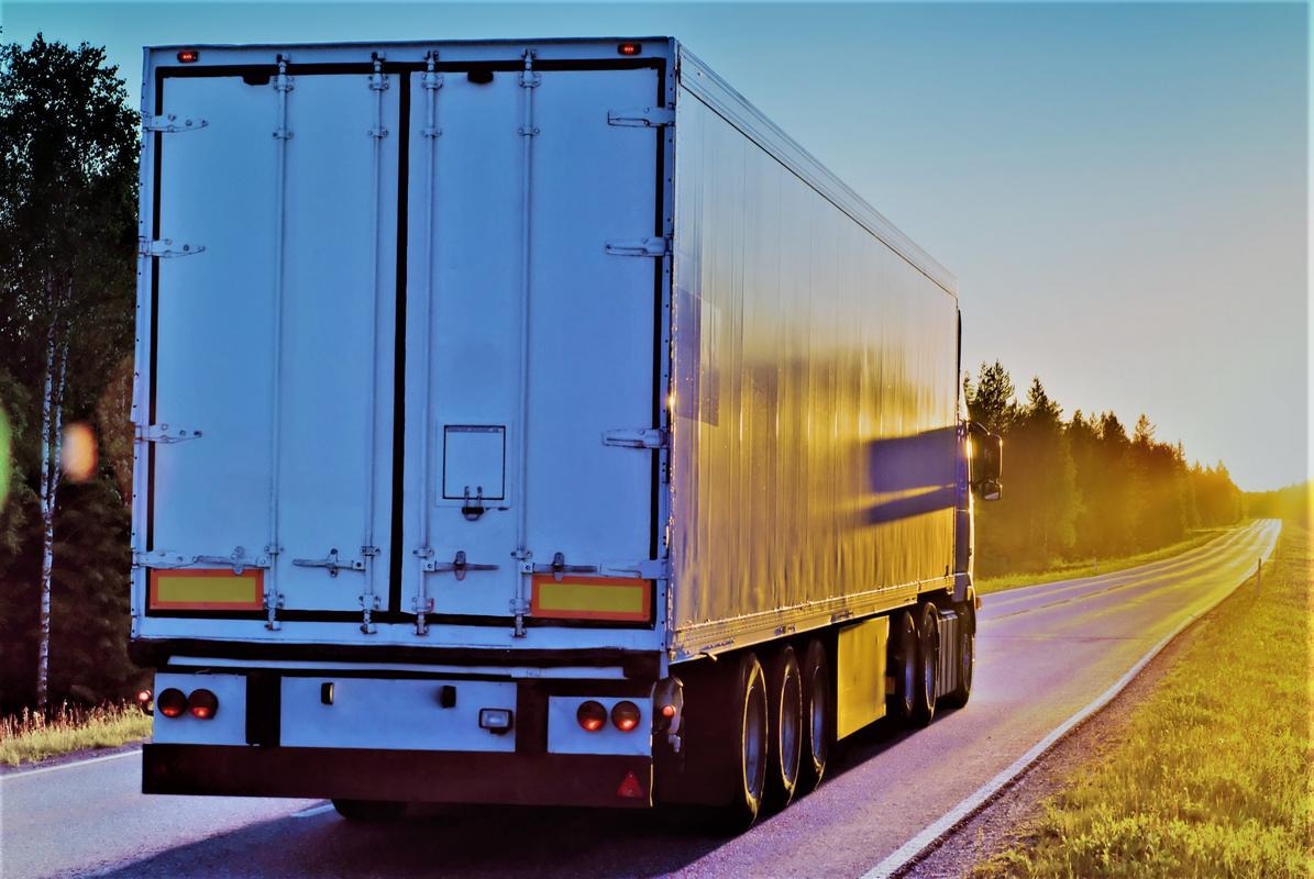 Shipping company from Riyadh to Jordan